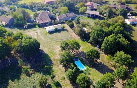 G&icirc;te n&deg;31G101337 B&eacute;rat - Haute-Garonne - PISCINE AVEC 10 HECTARE DE TERRAIN